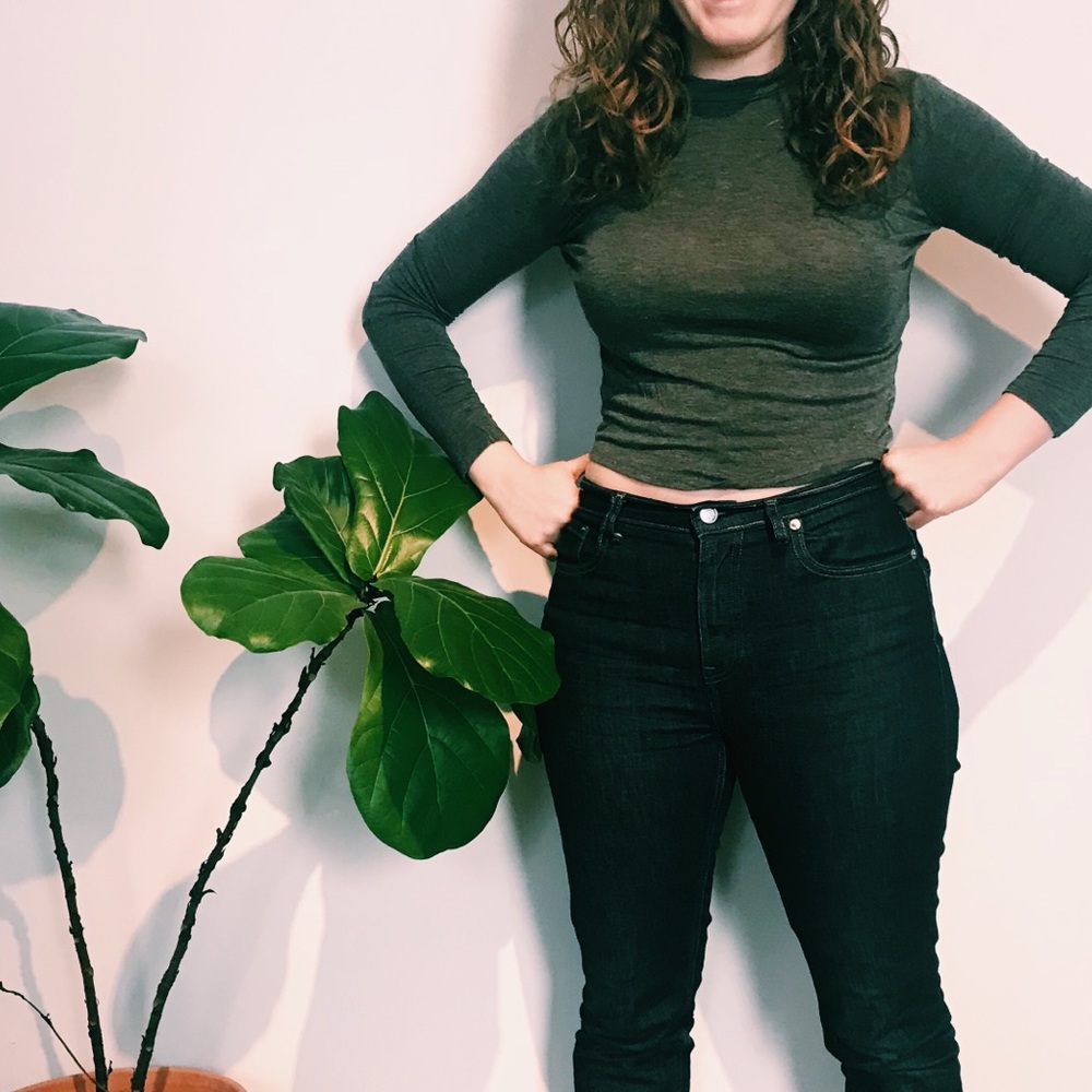 Gray long sleeve crop top